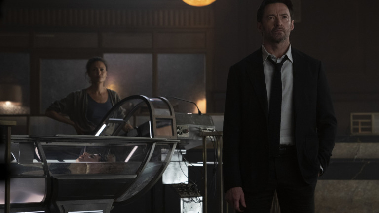 هيو جاكمان في "ريمينيسنس"...محقق خاص في ميامي المغمورة بمياه المحيط