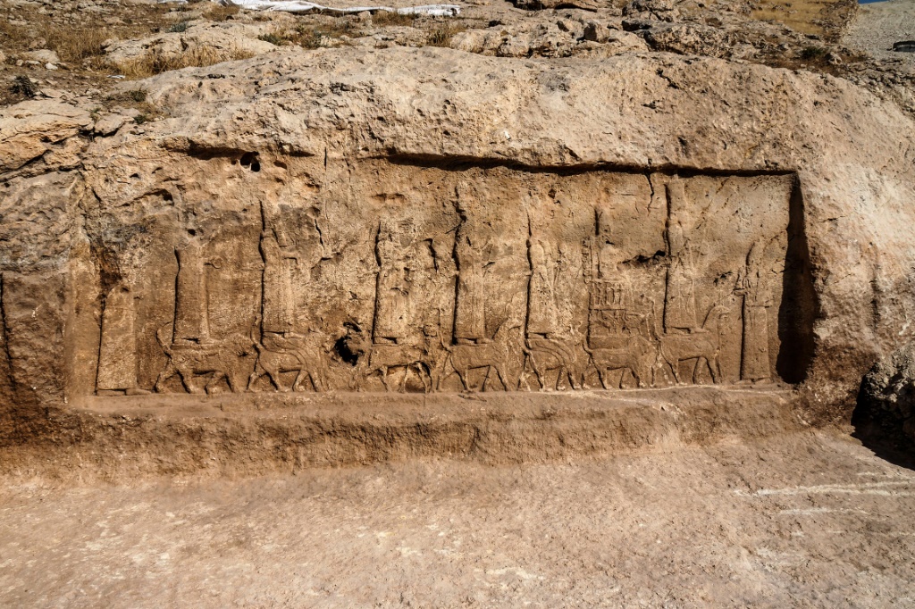 اكتشاف معاصر نبيذ وجداريات أشورية عمرها 2700 عام في العراق