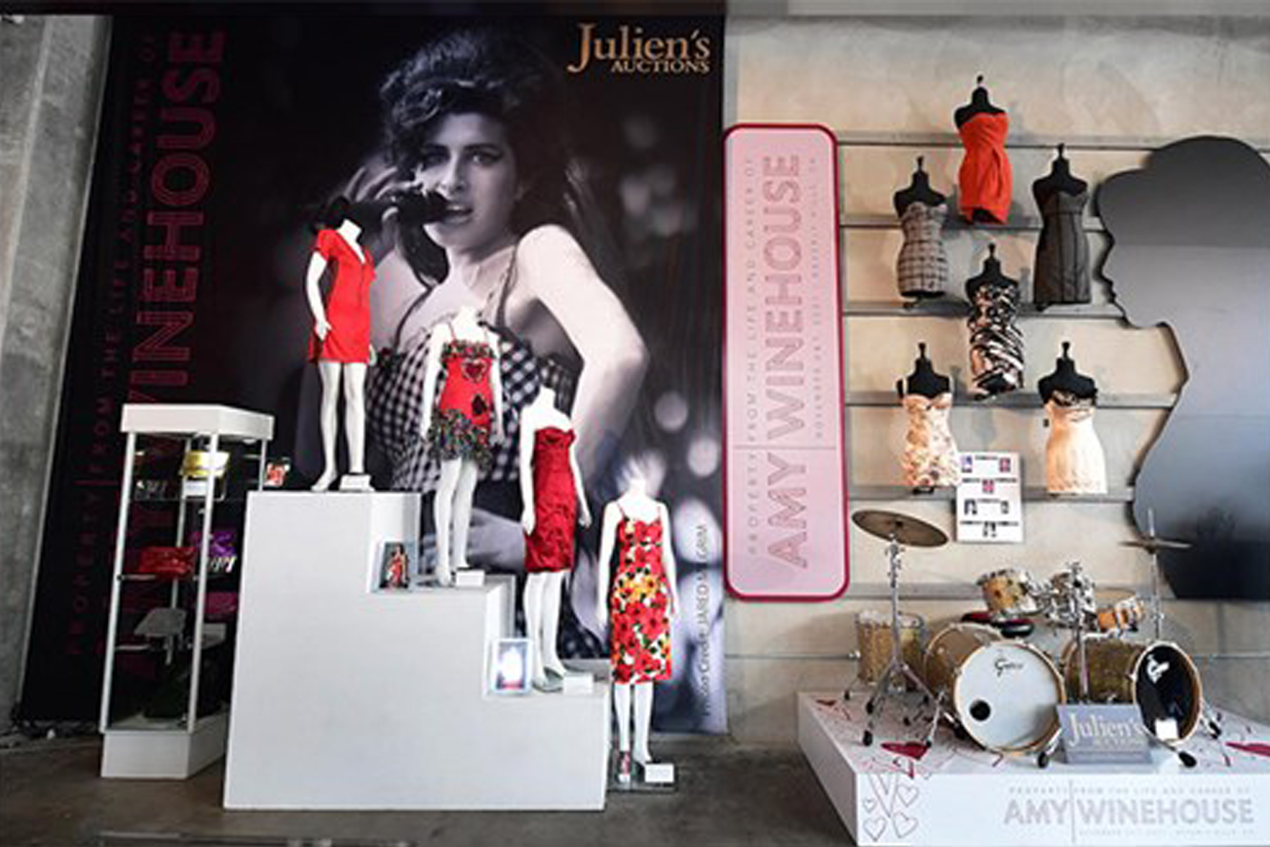 مزاد في بيفرلي هيلز على فساتين ايمي واينهاوس ومقتنياتها الشخصية