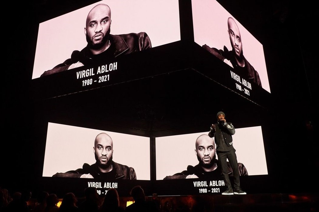 إدريس إلبا يكرّم فيرجيل أبلوه في حفل توزيع جوائز الموضة 2021