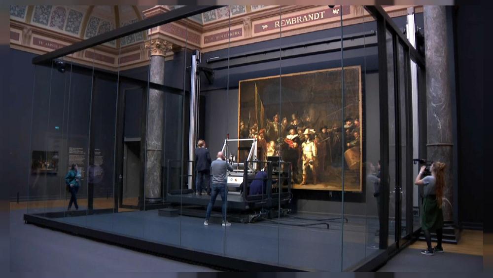 رسم أولي يختبئ تحت لوحة 