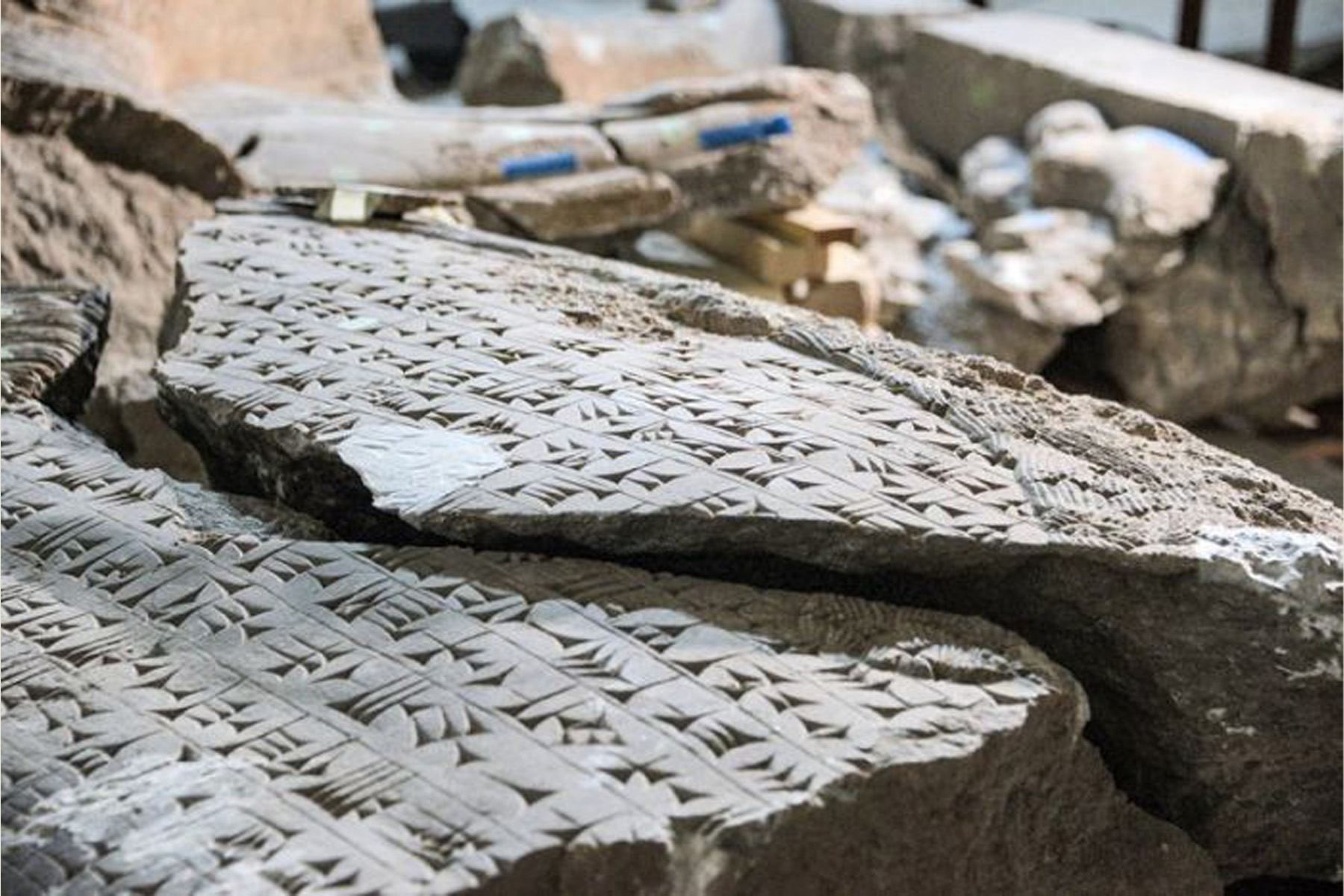 في متحف الموصل عملية دؤوبة لترميم قطع أثرية دمّرها تنظيم الدولة الاسلامية