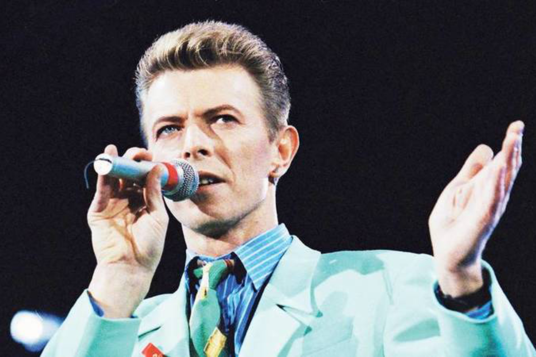 "وورنر ميوزيك" تشتري حقوق أعمال ديفيد بووي