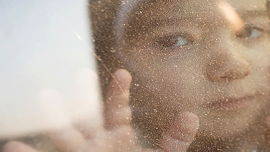 وطنٌ في محطة قطار