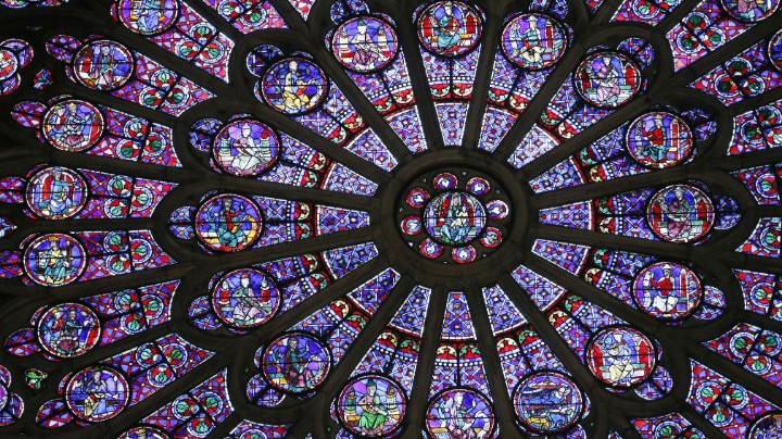 سأفتح النّافذة وسيدخلُ الهواء الوافر والبائت صحّيًّا مثل التراجيديا