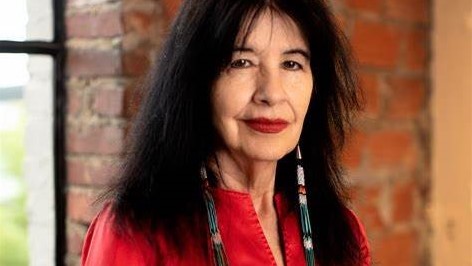 الشاعرة الأميركية المتحدرة من الهنود الحمر جوي هارجو 