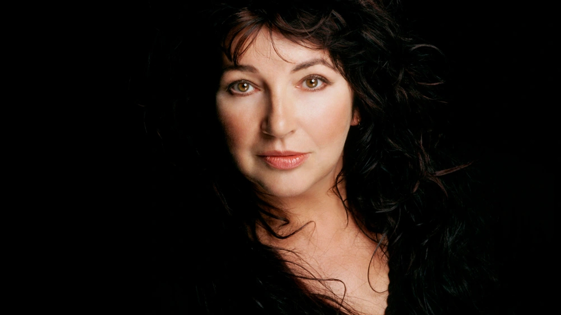 مسلسل "سترينجر ثينغز" يعيد المغنية كايت بوش لسباق الأغنيات في بريطانيا