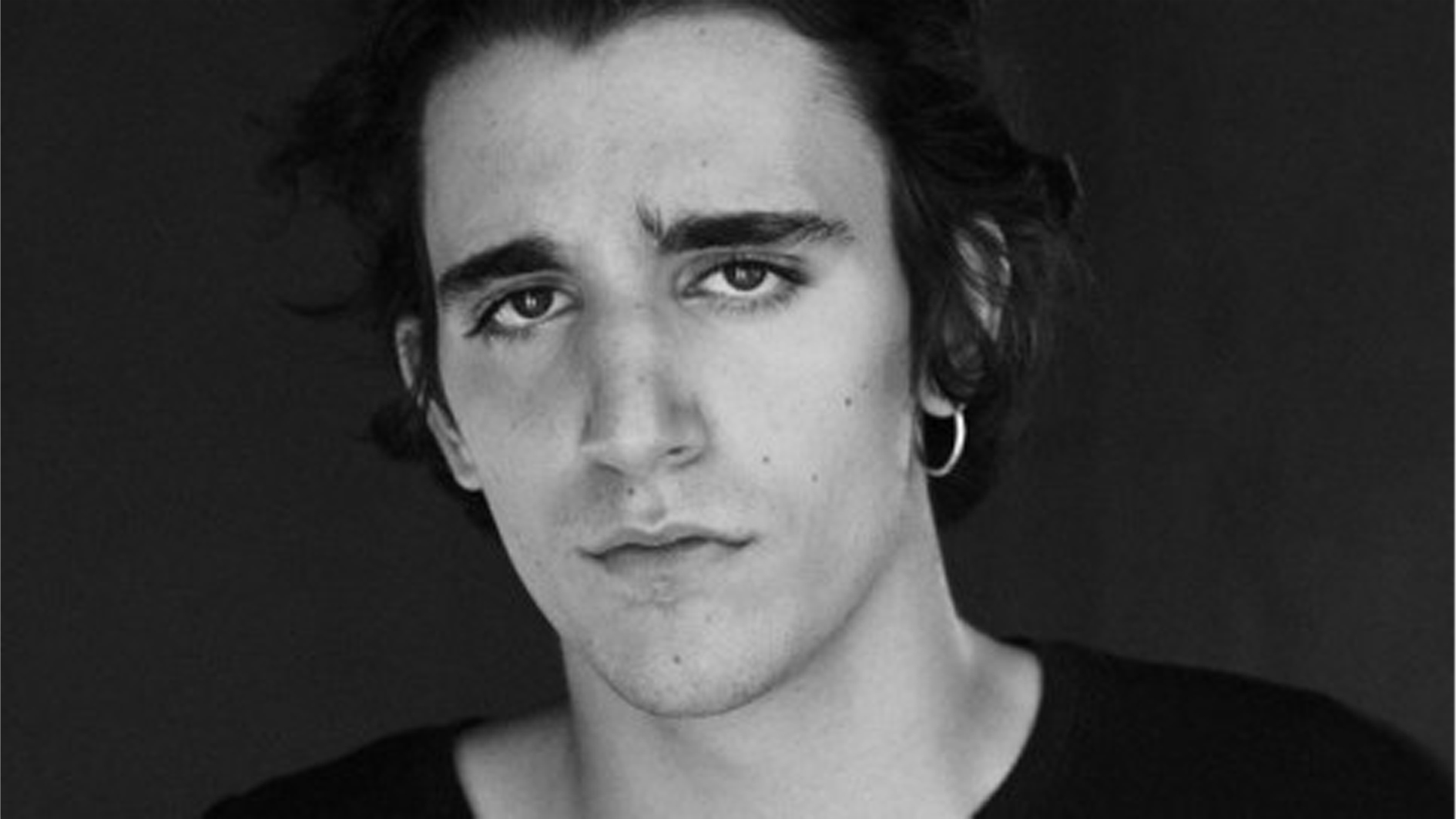 المغني البلجيكي ذو الأصول المصرية تامينو يركّز على العود "آلة الروح" في ألبومه الجديد