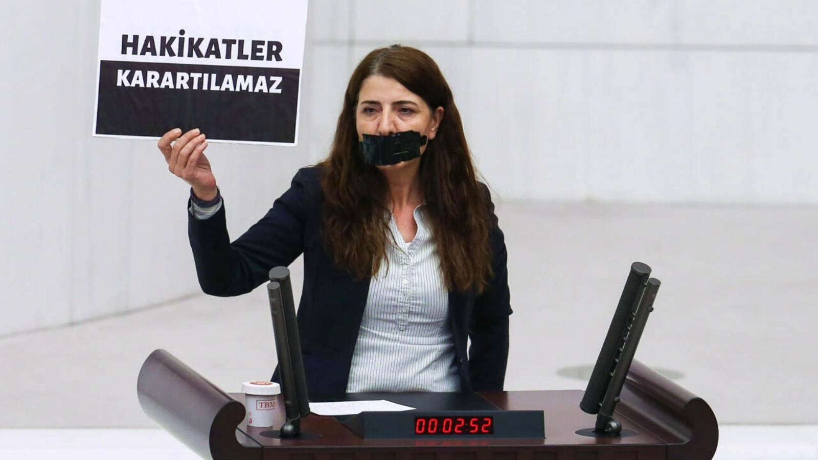 البرلمان التركي يقر قانوناً قد يفضي إلى سجن صحافيين أو مستخدمي وسائل التواصل الاجتماعي