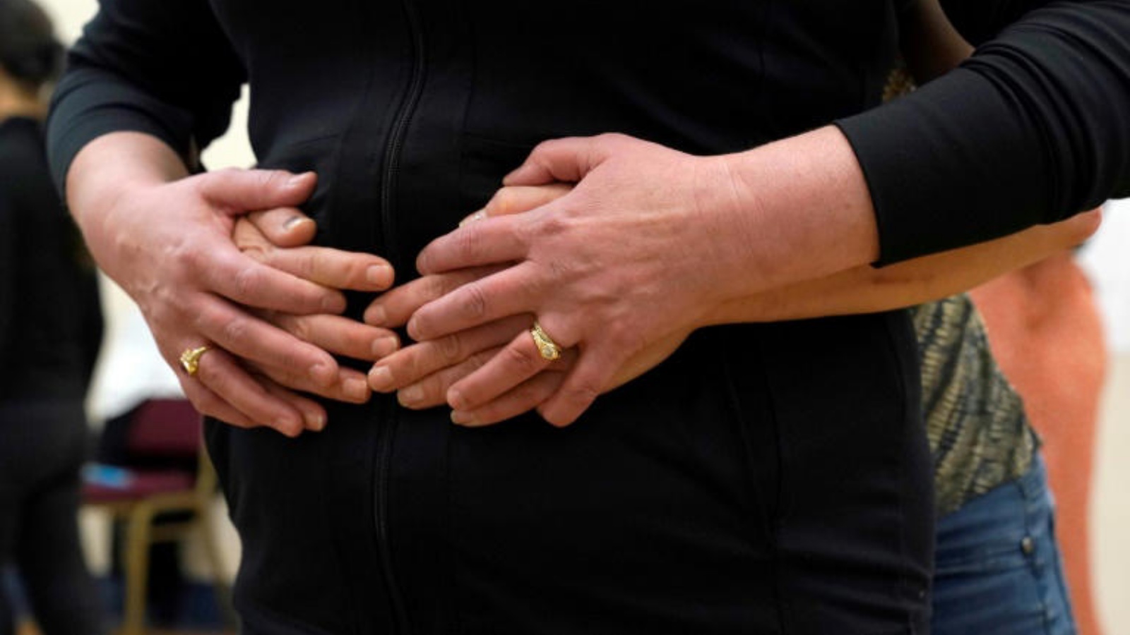 لم يقتصر تأثير انطلاق حركة "مي تو" قبل خمس سنوات على تفجير موجة اتهامات مرتبطة بالاعتداءات الجنسية في هوليوود، بل أحدث أيضاً ثورة صغيرة تمثلت في استحداث وظيفة أُطلق عليها تسمية "منسقة الحميمية" وتُكلّف صاحباتها الإشراف على المشاهد الجنسية