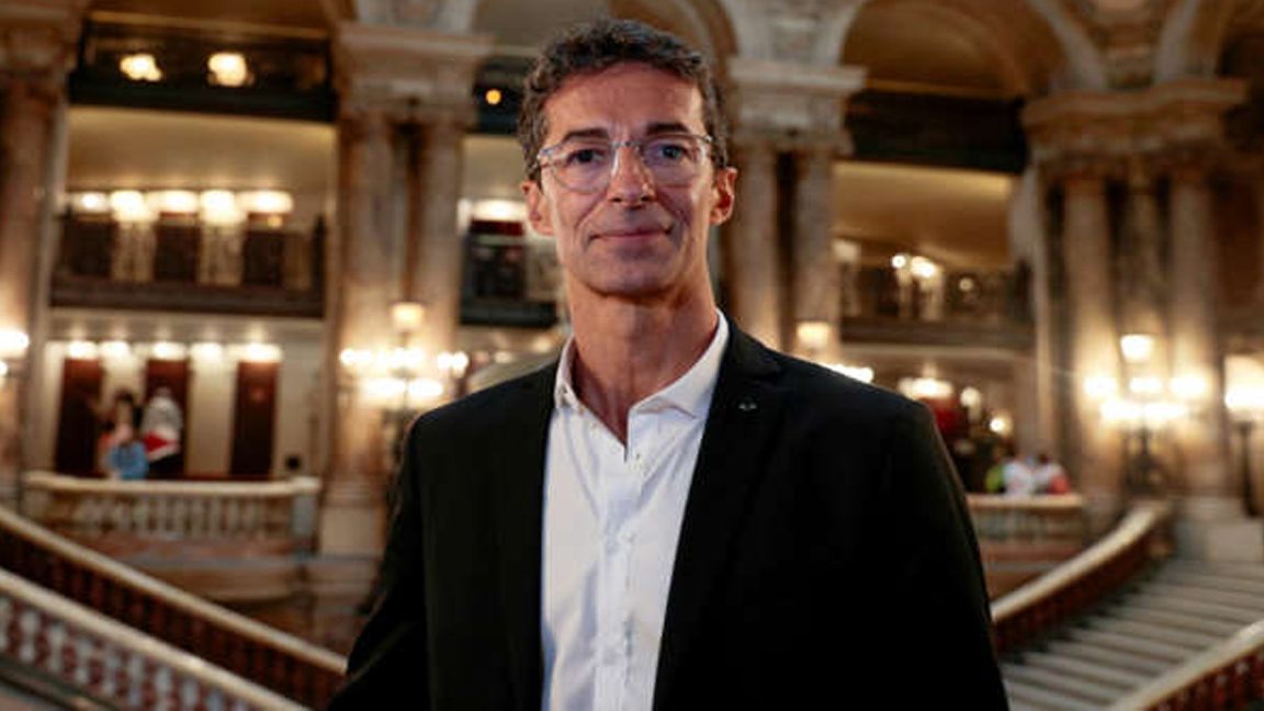 الإسباني خوسيه مارتينيس بعيد اختياره رئيساً لفرقة الباليه في أوبرا باريس في 28 أكتوبر 2022 © جوفروا فان دير هاسلت