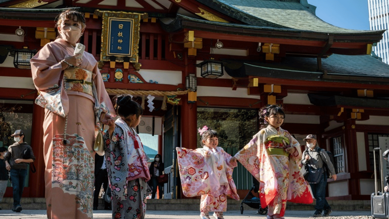 أطفال يرتدون الكيمونو في حفل أقيم في طوكيو . 3 تشرين الثاني\ نوفمبر 2022