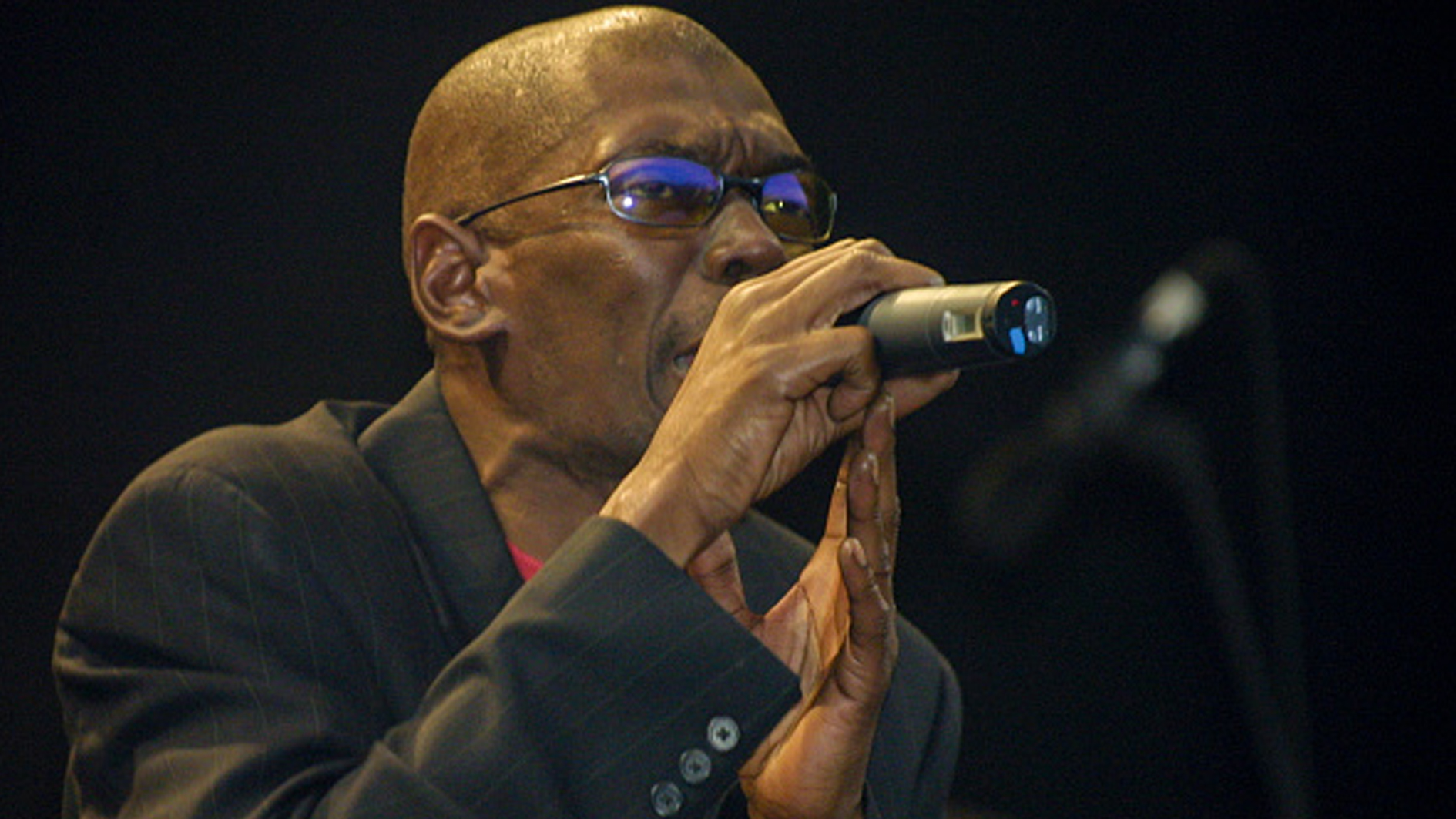 وفاة ماكسي جاز المغني الرئيسي في فرقة فايثلس عن 65 عاما