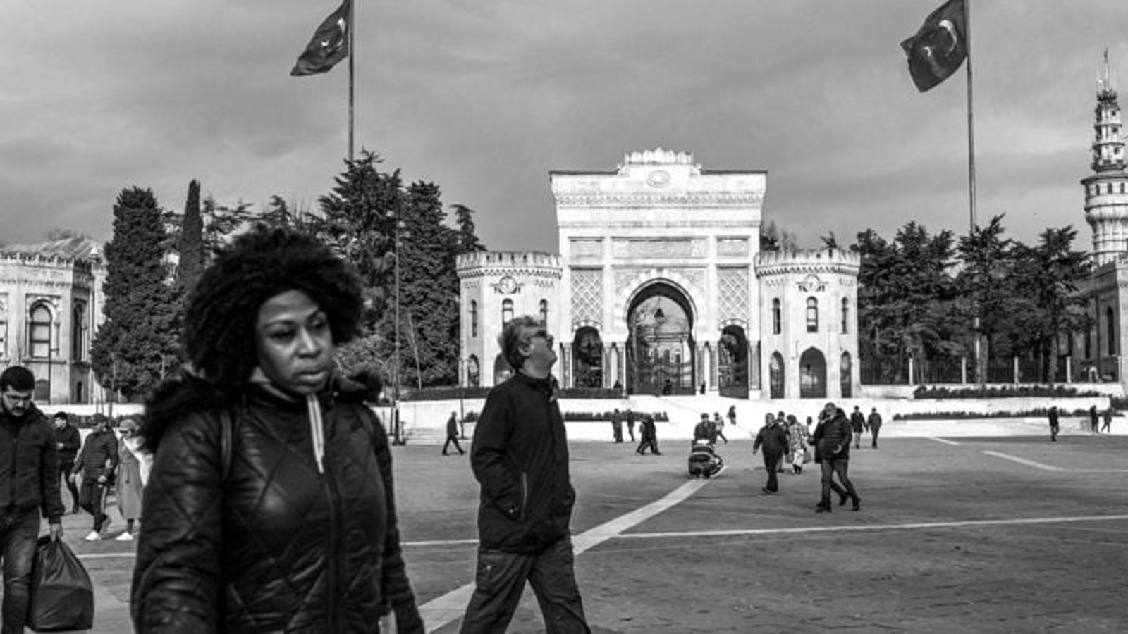 صورة التُقِطَت بتاريخ 10 كانون الثاني\ يناير 2023 أمام البوابة الرئيسية لحرم جامعة اسطنبول