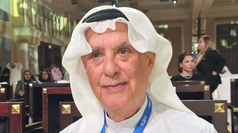 المفكر العربي الكويتي الدكتور محمد الرميحي في صورة نشرتها وكالة الأنباء الكويتية (كونا)