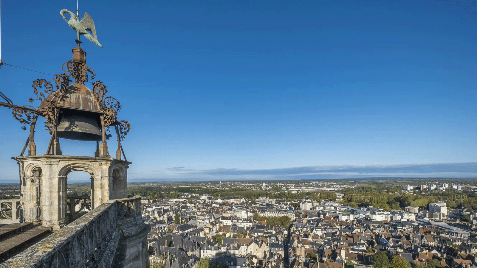 منظر لمدينة بورج (شير) من كاتدرائية سانت إتيان عام 2019