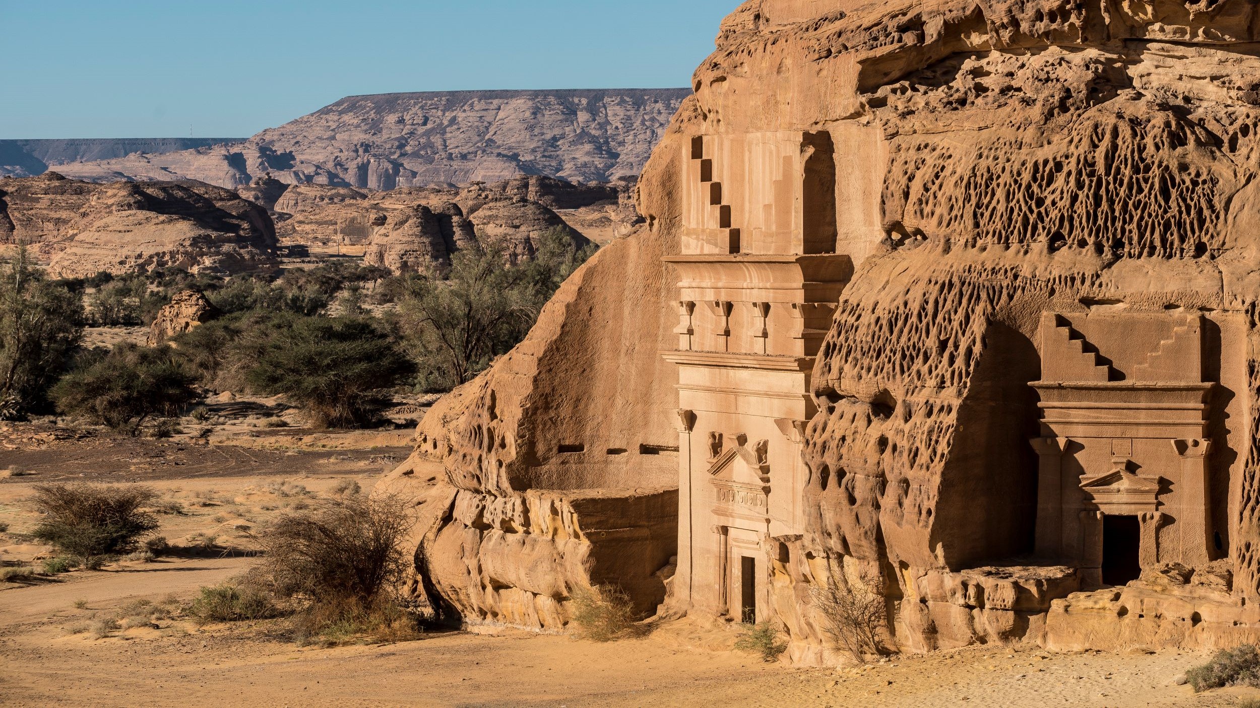 من المعالم الأثرية القديمة في العلا بالمملكة العربية السعودية