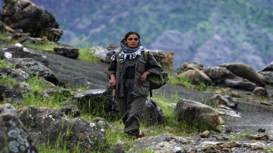 مقاتلة كردية في جبل قنديل في صورة أرشيفية
