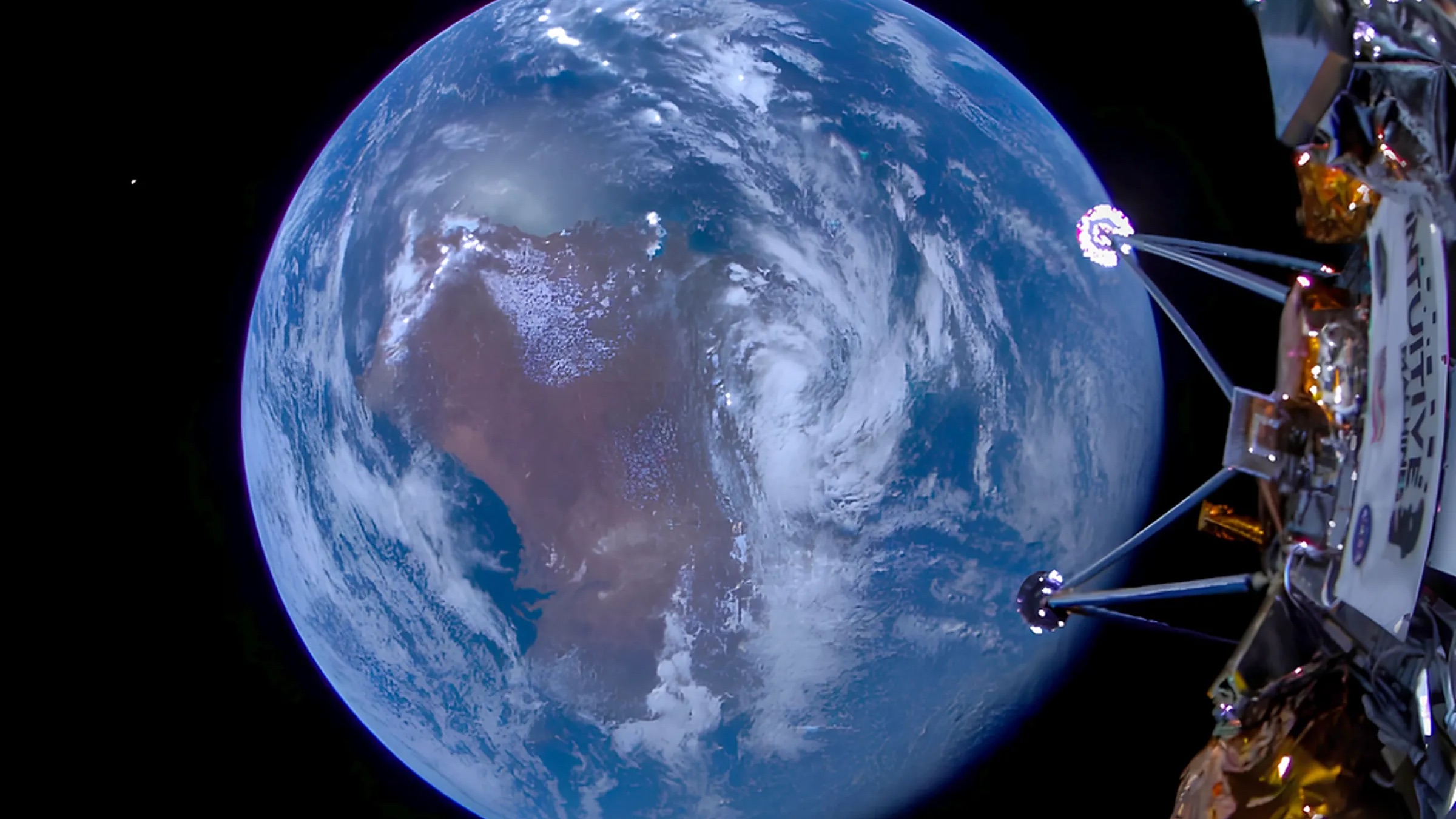 صورة لكوكب الأرض التقطتها المركبة الفضائية الأميركية أديسيوس