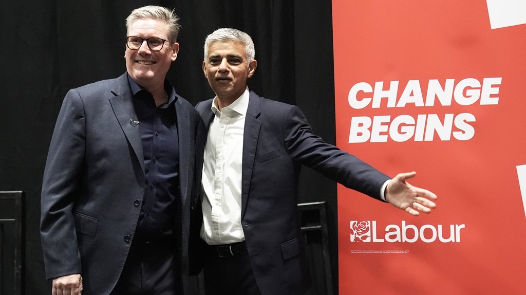 صورة أرشيفية تجمع ستارمر وعمدة لندن 