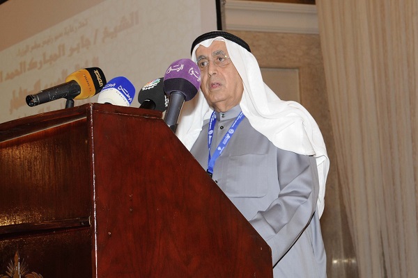 عبد اللطيف الحمد رئيس مجلس الإدارة والمدير العام للصندوق العربي للإنماء