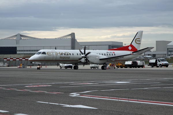 رحلة الاتحاد الإقليمية الأولى تصل إلى مطار روما فيومتشينو في إيطاليا.