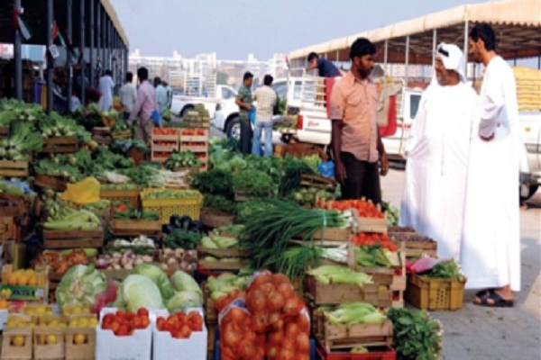 تجار يلهبون أسواق الخضروات والفواكه بالإمارات بزيادة الأسعار 50%