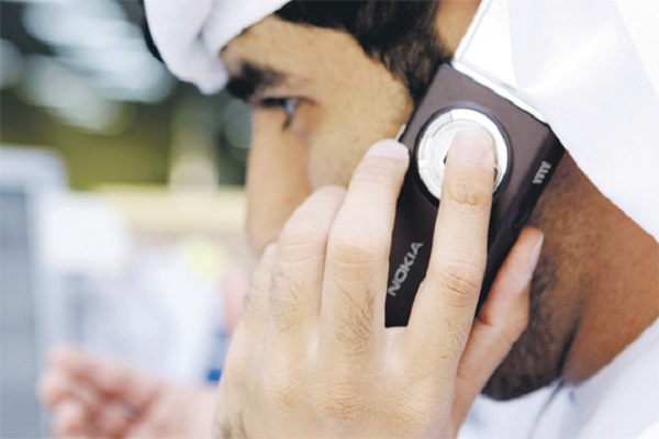 انخفاض كلفة الهواتف النقالة في قطر والإمارات