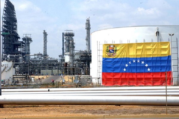 انخفاض اسعار النفط أدى الى ازمة حادة في فنزويلا
