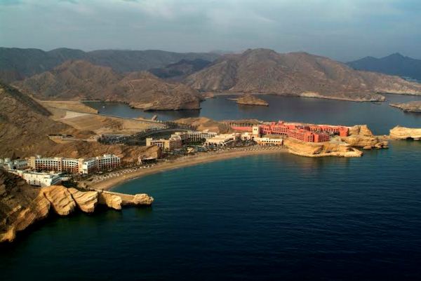 مقومات سياحية عمانية لم تستغل لتنويع مصادر الدخل للبلاد