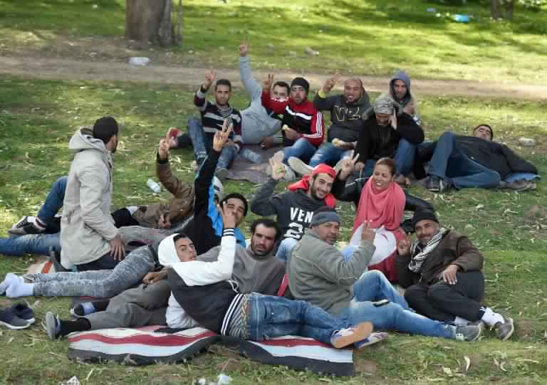 احتجاج شبان تونسيين يطالبون بالتشغيل
