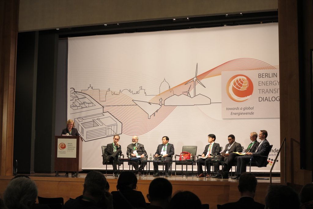 نقاشات مستفيضة في 