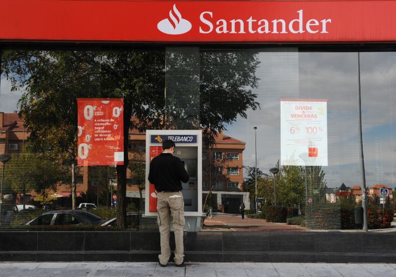 بنك سانتاندر يعتزم الاستغناء عن نحو 1200 موظف في اسبانيا