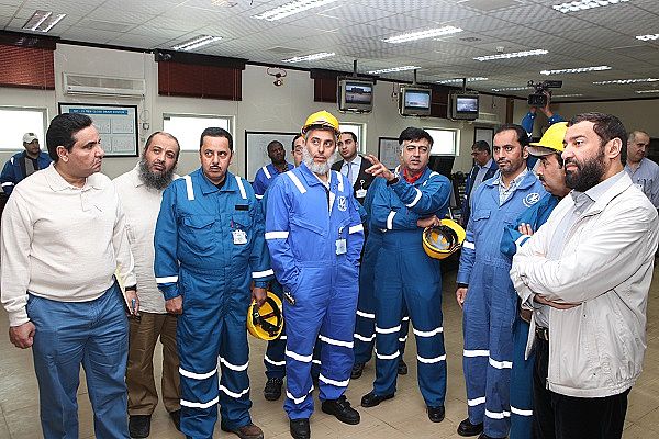 الكويت على موعد مع اضراب 15 ألف موظف يعملون في قطاع النفط