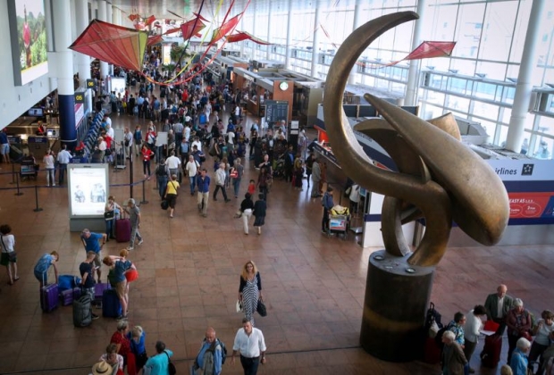 إضراب للمراقبين الجويين يعطل الملاحة في مطار بروكسل