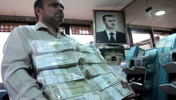 انخفاض غير مسبوق في سعر صرف الليرة السورية مقابل الدولار