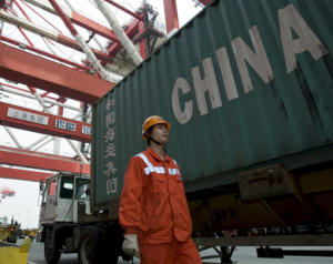 تراجع صادرات الصين ووارداتها في إبريل