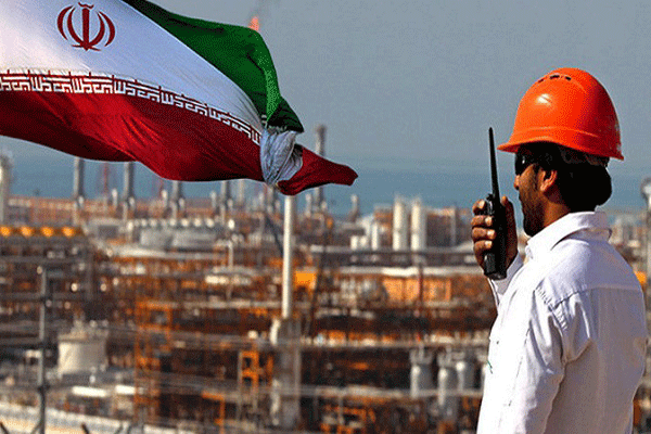 إيران تسعى إلى تعديل عقود النفط بعد رفع العقوبات