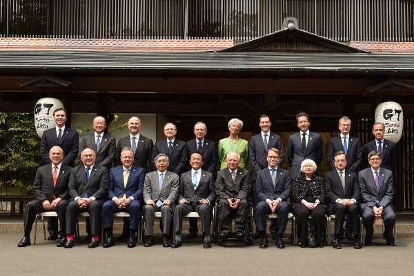 مجموعة السبع تبحث النمو الاقتصادي الضعيف ومكافحة الإرهاب