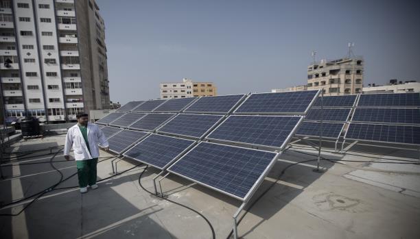 انتشار استخدام الطاقة الشمسية في غزة بعد تفاقم أزمة الكهرباء