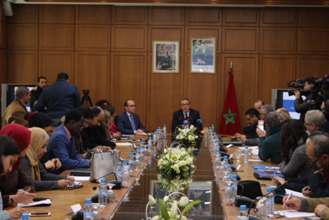 وزير المالية والاقتصاد المغربي خلال مؤتمره الصحافي