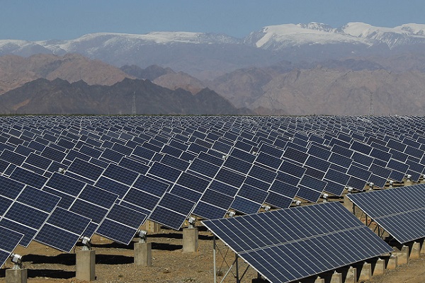 السعودية تستثمر في أول مشروع للطاقة الشمسية