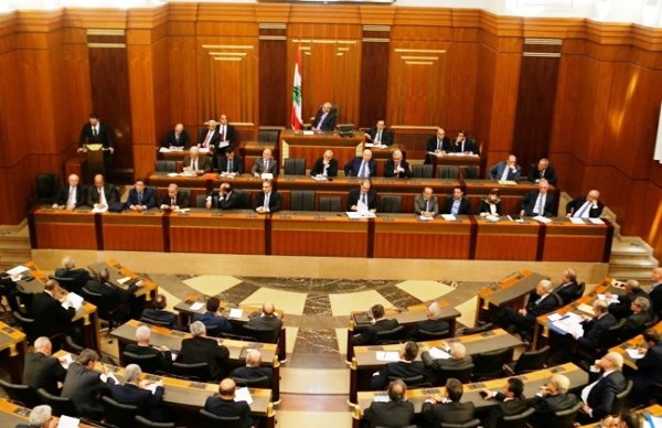البرلمان اللبناني يقرّ أول موازنة منذ 2005