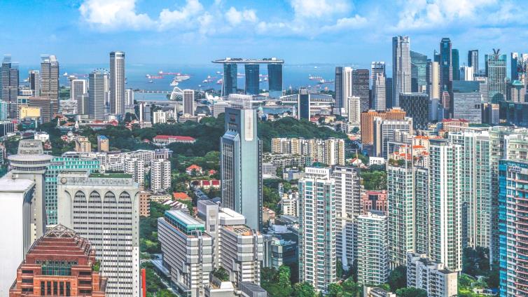 سنغافورة تسعى لتقوية قطاع الخدمات المالية