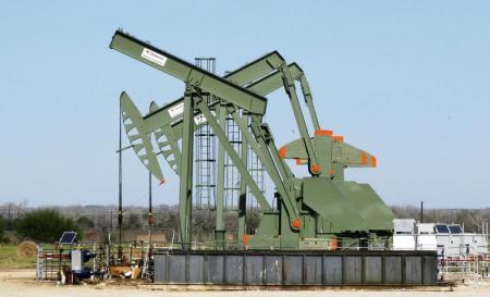 أسعار النفط تصعد بسبب احتمال تمديد منظمة أوبك لخفض الإنتاج