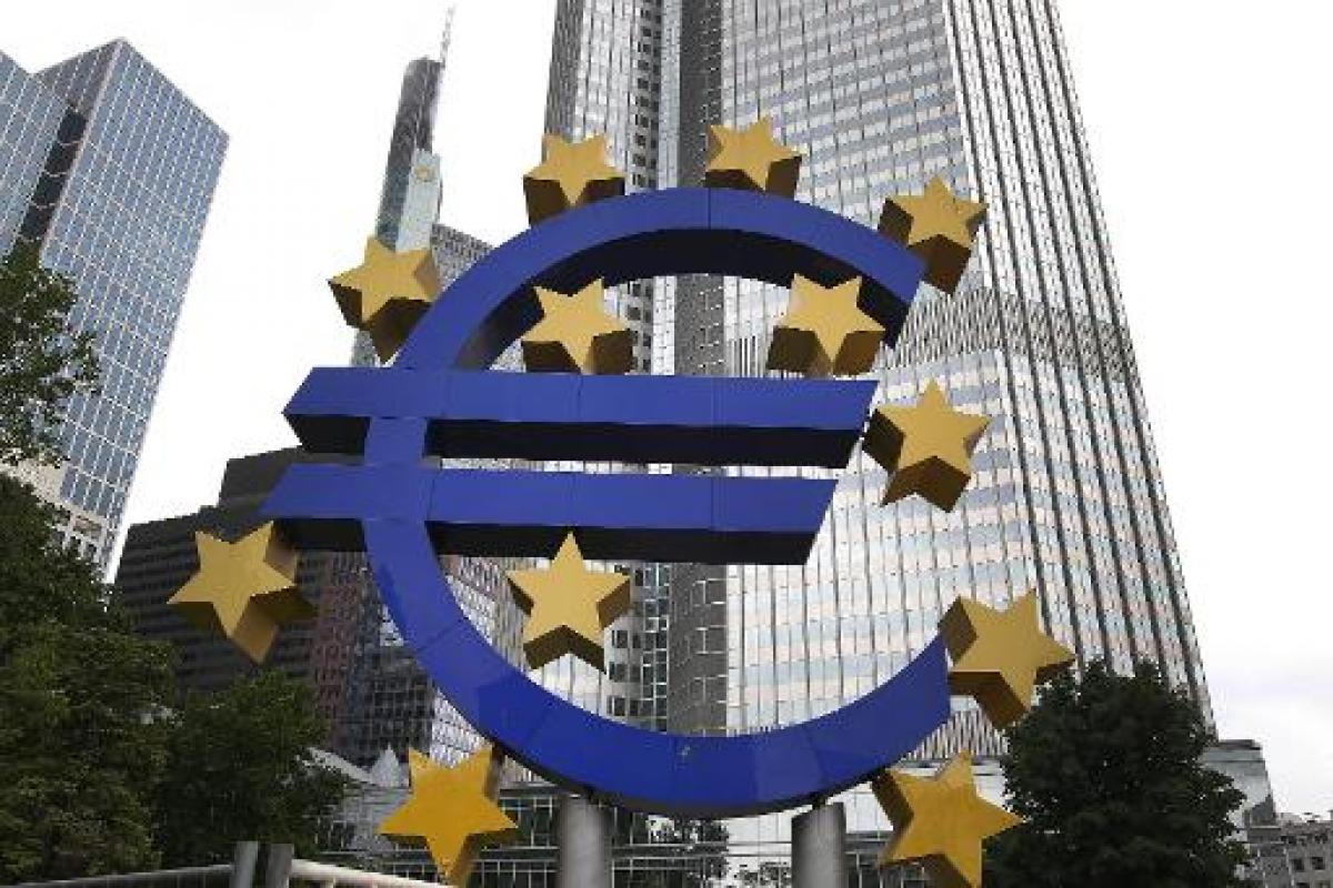 اليورو يرتفع بعد انتخاب ماكرون رئيسا لفرنسا