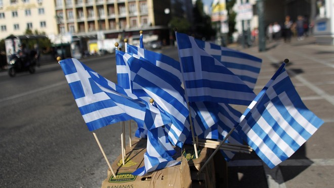 وزير المال الفرنسي يتوقع قرب عقد اتفاق لتخفيف ديون اليونان