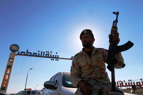 دعوة ملحة لحماية النفط الليبي من الساسة الليبيين