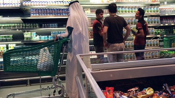 إيران ترسل الف طن من المنتجات الغذائية الى قطر يوميا