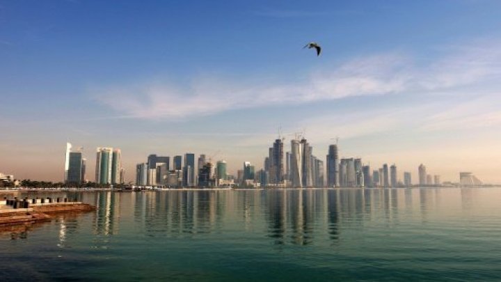 محافظ مصرف قطر المركزي: اقتصادنا يتحمل أي صدمة مالية